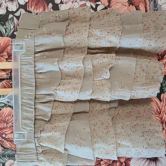 Old navy skirt asymmetrical ruffles - Picture 3 of 4